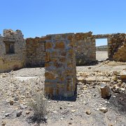 Old onyx schoolhouse is the only thing left of El Marmol. Zřícenina onyxové školy je jediné co zbývá z městečka El Marmol : Baja2011